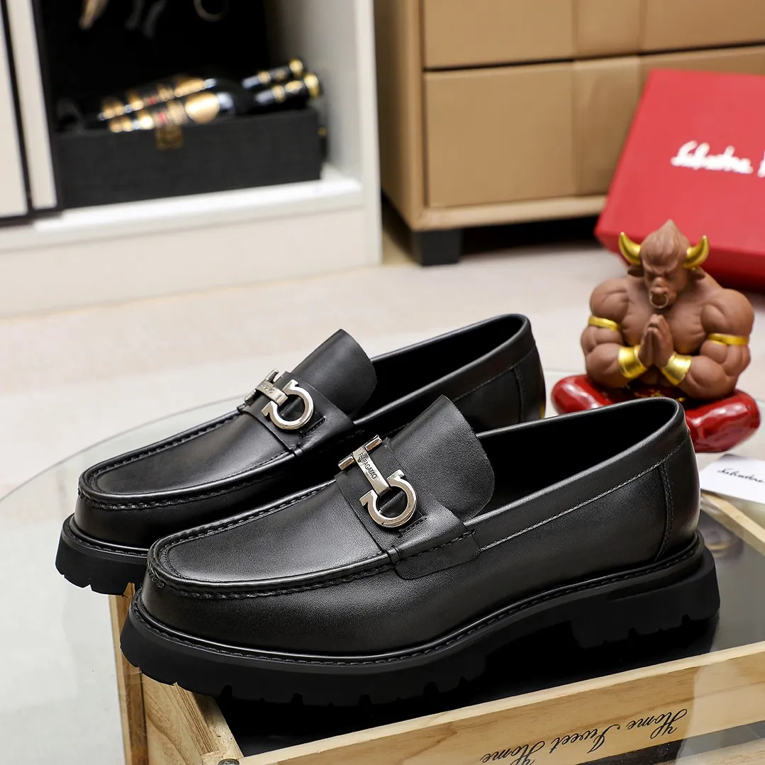 Men's shoes 💰460 🔥Ferragamo's new men's casual slip-on shoes🇨🇳Official website original 1:1 mold, original quality💯Fine workmanship, high-end luxury☘The upper is made of imported Italian first-layer cowhide🌴🐂Leather lining🍓Rubber wear-resistant and non-slip outsole, breathable and comfortable to wear🍍The first choice for high-grade men🍉3 colors available! Code number 38-45……